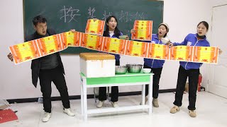 学生按奖状数量打饭，西西拿出“奖状十连”却没饭吃，怎么回事？