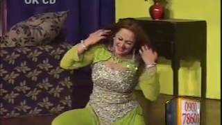 Seene la ke bota v na kut way dholna -Nargis Mujra. Pakistani Stage Dance