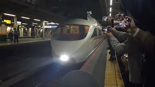 小田急50000形50002F ロマンスカー VSE 藤沢駅 ライト点灯