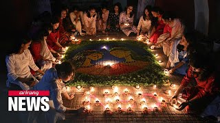 இந்தியாவில் லட்சக்கணக்கானோர் தீபாவளியைக் கொண்டாடுகிறார்கள்