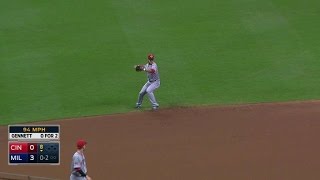 CIN@MIL: Suarez ranges to his right for a nice stop