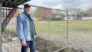 Franciscus en Jan Bakker in conflict om terrein: ‘Het hek staat verkeerd’