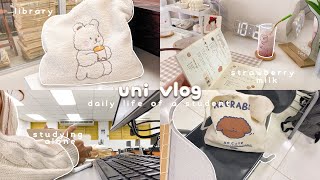 daily vlog 🍓⋆｡˚🥛 strawberry milk, library study sessions, studying alone, colleg