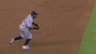 SD@MIA: Solarte charges and makes barehanded play