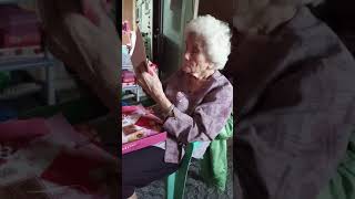 96歲*阿花阿嬤*想想要做什麼作品?廢物利用,環保手工作品,利用彩色厚紙板當材料DIY手作生活藝術作品......(方塊-funk) .