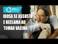 Idosa se assusta com vacina e precisa ser ajudada por enfermeiras