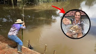 Depois de muita chuva e cheia dos rios os peixes estavam por todo lado! Pescaria e peixe frito.