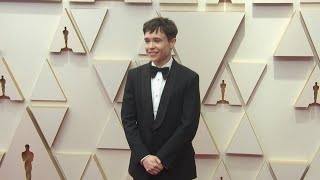 Elliot Page Arrives in DAPPER Look at 2022 Oscars! (Fashion Cam)