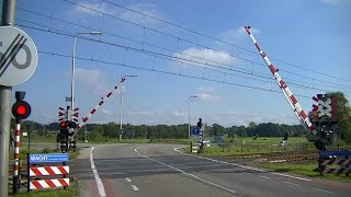 Spoorwegovergang Veenendaal-De Klomp // Dutch railroad crossing