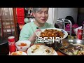 eng ★구독자100만기념★ 김밥8줄 먹는 태양슈퍼할머니 vs 라면20봉 먹는 웅이 ㅋㅋㅋㅋ서로 서로가 신기해 함ㅋㅋㅋㅋ