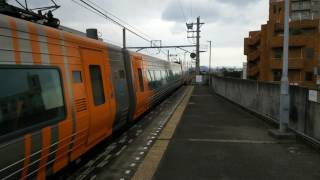 【4K】丸亀駅 8000系 特急いしづち・しおかぜ 14号 高松・岡山行 発着シーン