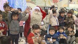 サンタが空から成田着 各地で子どもたちと交流