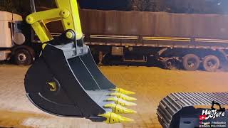 MOSTRANDO A CAÇAMBA NOVA DA ESCAVADEIRA KOMATSU PC130LC