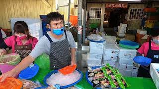 帥城武不會少算給你，只會多送給你們 興達港觀光魚市興達港王中皇海鮮拍賣叫賣