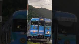 福塩線　通り過ぎるSETOUCHI TRAIN（せとうちトレイン）　水色電車通過　