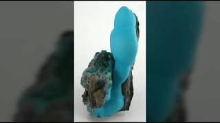 حجر المجوهرات الجميل نصف الكريم الكريسوكولا ( chrysocolla ) أشكاله وألوانه وقساوته وكثافته لتمييزه