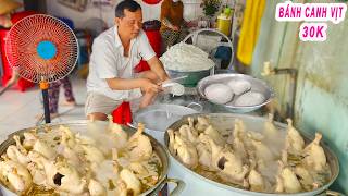 Bánh Canh Vịt Cai Lậy 30K | Bánh Canh Bột Xắt làm tại chỗ khách đợi mua cực đông