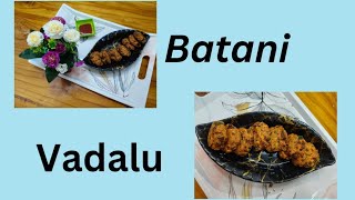 వైట్ బఠాణీ తో నోరూరించే వడలు||Delicious crispy batani vadalu