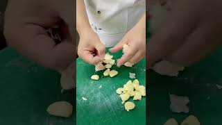 আমি কিভাবে রসুন কাটি দেখো বন্ধুরা,#reels #viralvideo #food