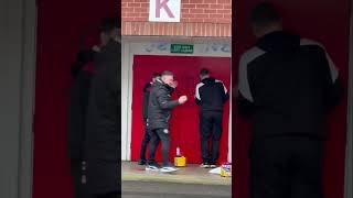 Sheffield United Fans Clean Up Sheffield Wednesday Vandalism 😠