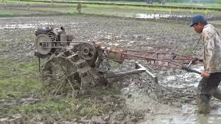 Finally the Tl800 Rice Field Tractor Retracted by the Old Kubota Diesel Engine