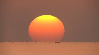 R05 2023/12/08 16:43～  大気の透明度が低下して普通の夕日７分間