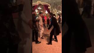 Ranveer Singh DANCES to ‘Akhiyaan Gulaab’ \u0026 LIFTS Tiger Shroff at Anant-Radhika’s pre-wedding bash🕺