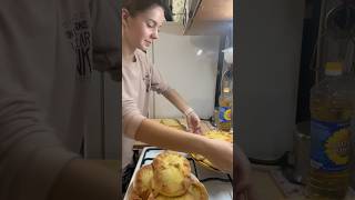 Испекла пирожки сама первый раз!!! 🍰🥮🥧 #пирожки #готовимдома #Лераидеревня