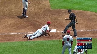 PHI@ATL: D'Arnaud tags out Altherr at third base