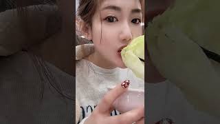 Mini vlog：宜蘭美食｜傳說中的烤雞天花板・大仁哥蔗香脆皮桶仔雞｜Lilla 梨柆