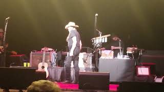 Willie Nelson not happy.... Cancels show..