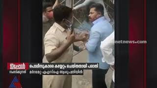 പൊലീസുകാരെ വസ്ത്രശാല ജീവനക്കാര്‍ കയ്യേറ്റം ചെയ്തു, മര്‍ദ്ദനമേറ്റ എഎസ്‌ഐ ആശുപത്രിയില്‍