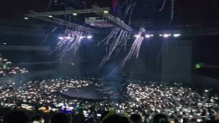 240413 Baekhyun 백현 Lonsdaleite in Manila - PH EXO-Ls singing Beautiful