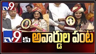 TV9 anchors Sumati, Krupa bag 'Aradhana' News Reader Awards - TV9