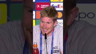 "No! I'm happy with my wife!" 😂 | De Bruyne HILARIOUS reaction!