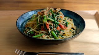 美味い葉っぱ「春菊」のパスタ。緑の深い野菜は美味い。