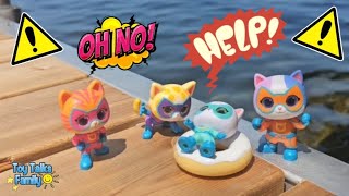 Super Kitties in TROUBLE! Bitsy FELL in the Lake! 💦 Pretend Play