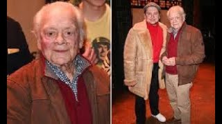 Sir David Jason, 84, meets with the cast of Only Fools and Horses The Musical as he makes