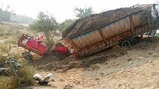 Tractor Trolley accident || Massey Ferguson Tractor pulling Trolley at Dangerous place