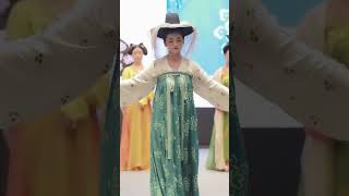 汉服走秀Hanfu catwalk