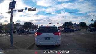 Red Light Runner Nearly Causes Crash (Plano, Tx)