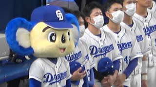 2022.06.21 今日もドアラの横を陣取る荒木コーチ