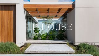 House Design With Central Garden Facing A Native And Exuberant Forest