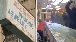 8 armed suspects clear out Oakland Chinatown jewelry store - EXCLUSIVE