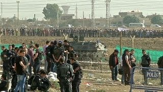 Turkey: Kurdish protests over wall at Syria border
