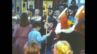 1984 Sinterklaasviering Nutsschool Laan van Poot