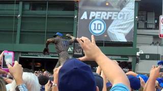 Cubs Unveil Ron Santo Statue at Wrigley Field