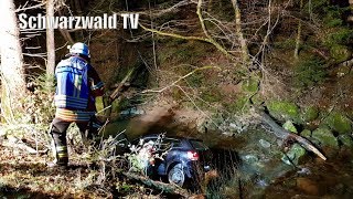 GTI-Fahrer landet mit 1,6 Promille neben K 6563 im Steinbach 🚒 Feuerwehr im Einsatz [11.01.2020]