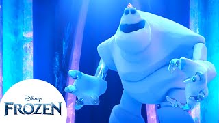 Elsa cria o Marshmallow para defender seu palácio de gelo | Frozen