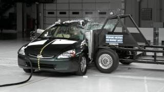 2004 Honda Accord side IIHS crash test